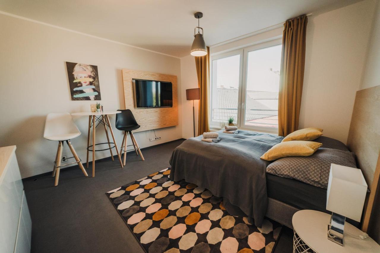 Appartamento Beautiful new studio, 400m from the square Plzeň Esterno foto