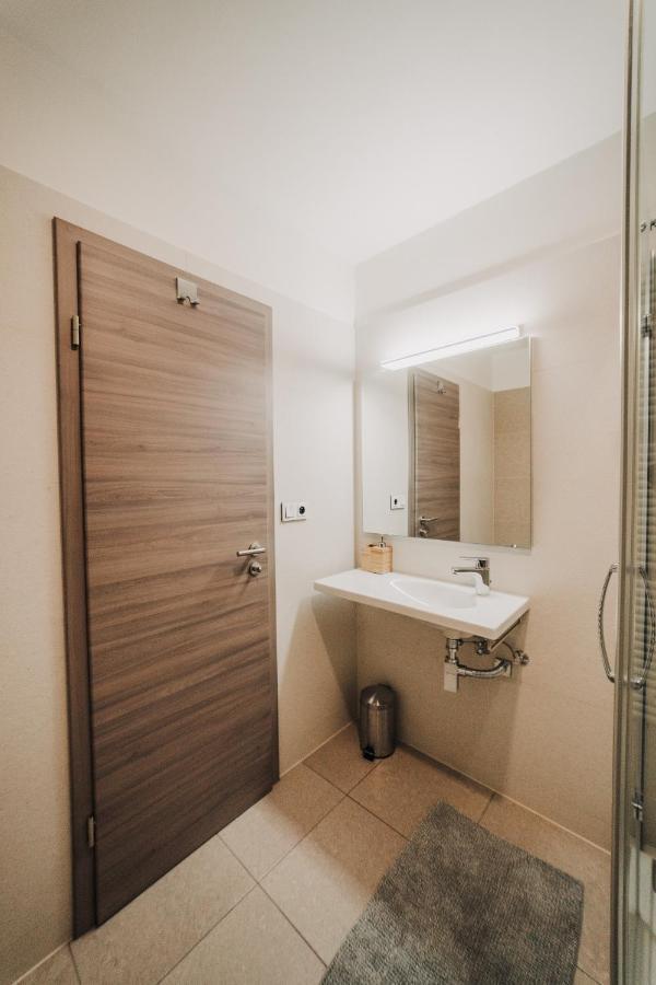 Appartamento Beautiful new studio, 400m from the square Plzeň Esterno foto