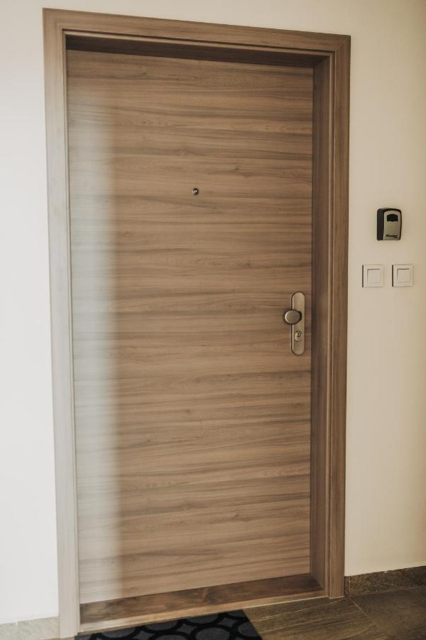 Appartamento Beautiful new studio, 400m from the square Plzeň Esterno foto